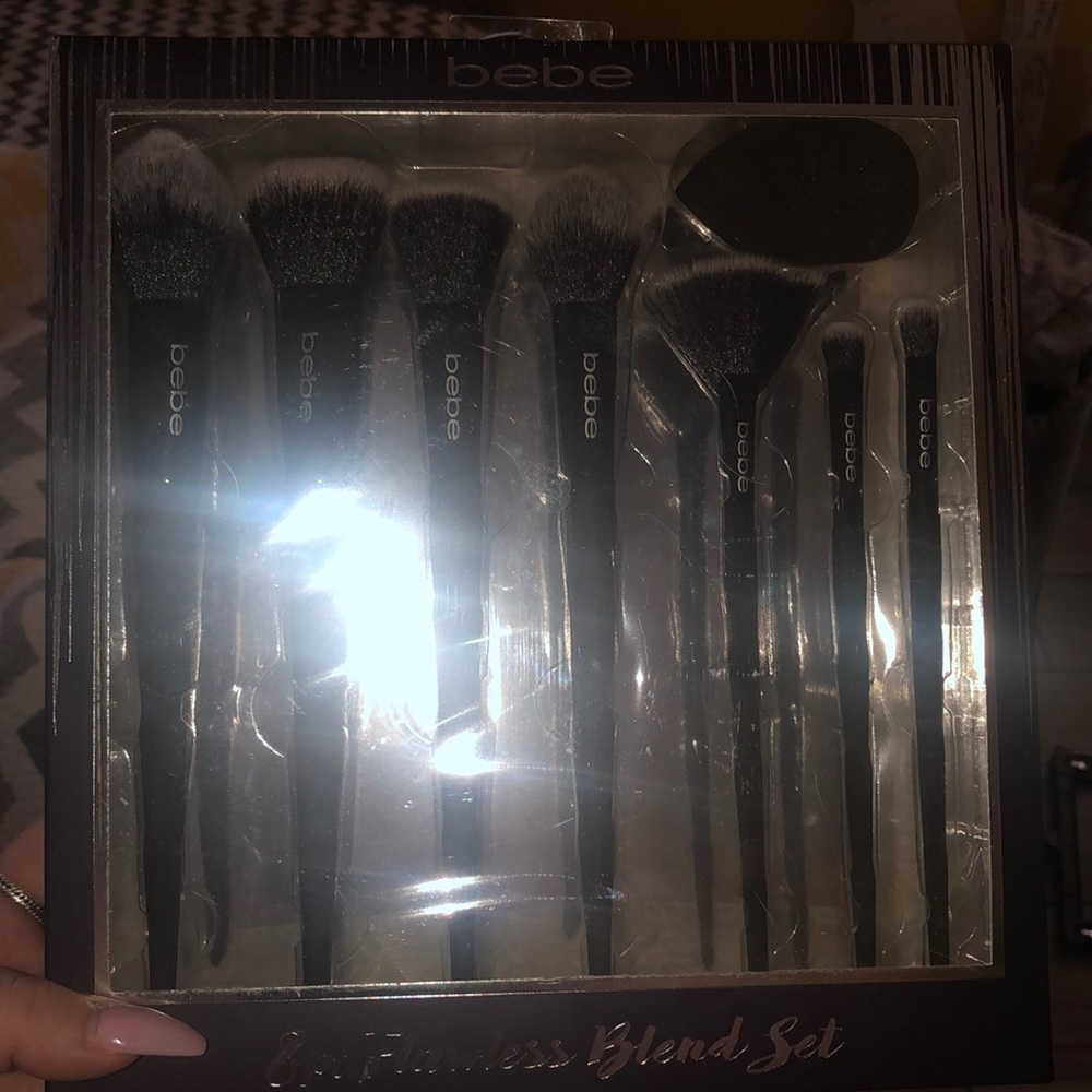 Bebe make up brush set